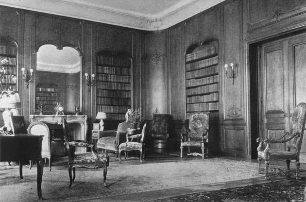 The library in the Rogers family residence, before the New York Society Library moved in.