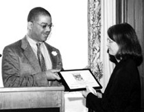 Michael Henry Adams presents Suzanne Braley with the award for Streetscapes.